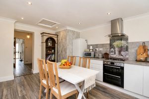 Kitchen/Breakfast Room- click for photo gallery